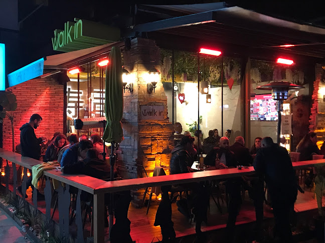 Walk in WOK & SUSHI BAR