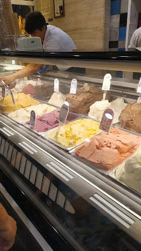 Akdeniz Dondurma Meydan Şube - Gastronomi ve konaklama