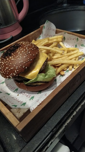 Opinii despre Spicy Gourmet Coffee în Zeytinburnu - Gastronomi ve konaklama