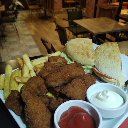 Opinii despre Alaçam Garden Bistro&Cafe în Alaçam - Gastronomi ve konaklama