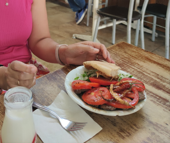 Opinii despre Meşhur Muğla Köftecisi Zafer'in Yeri în Muğla Merkez - Gastronomi ve konaklama