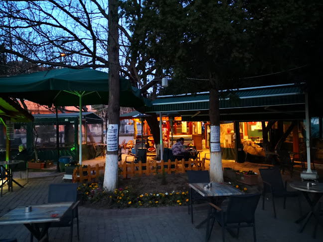 Üç Şerefeli (Burmalı) Camii Çay Bahçesi