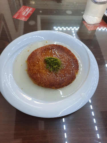 Erdemoğlu Nuri Usta Baklava Künefe Dondurma Salonu - Erdemli