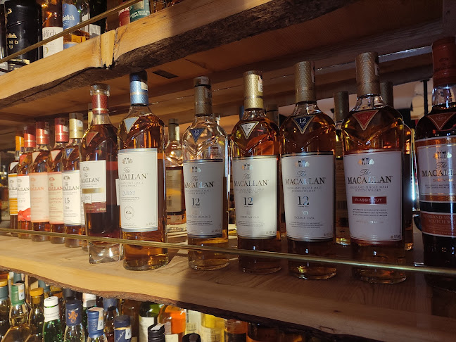 Giant Stride Shop & Cafe & Bar