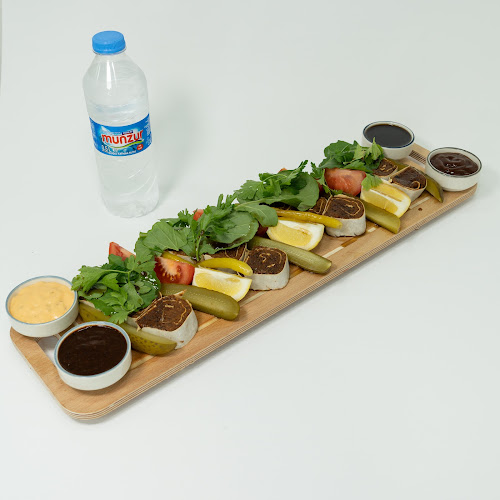 Opinii despre Munzur Çiğ Köfte în Kartal - Gastronomi ve konaklama