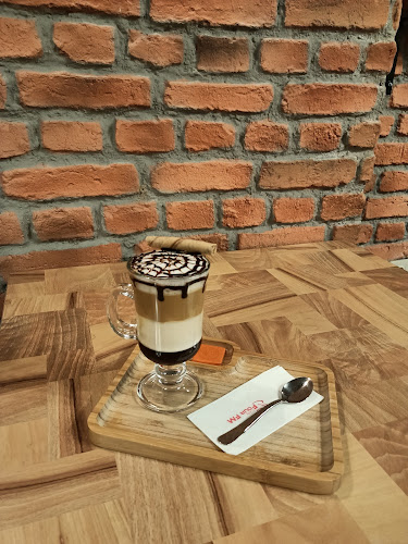 Comentarii opinii despre Cafe Four FM