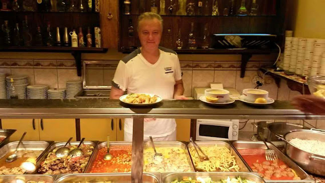 Ayvalık Paşa Çorba ve zeytinyagli ev yemekleri salonu