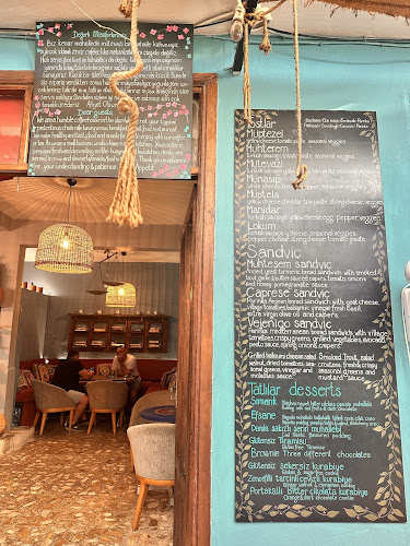 Opinii despre Köşe Kahve fethiye în Fethiye - Gastronomi ve konaklama