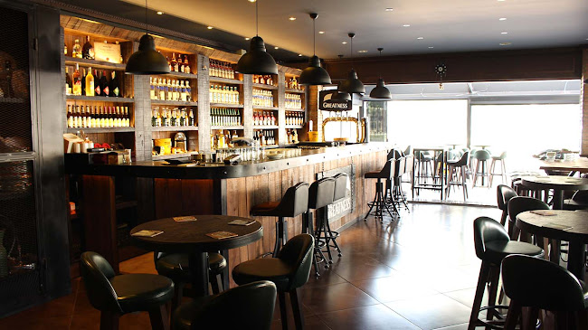 Juana Pub & Bistro - Bayraklı