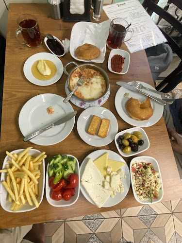 Opinii despre Çakmak Kahvaltı Salonu în Beşiktaş - Gastronomi ve konaklama