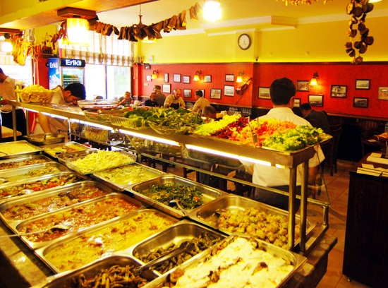 Ayvalık Paşa Çorba ve zeytinyagli ev yemekleri salonu - Ayvalık