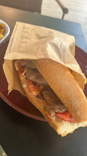 Kaptan Sarısakal - Gastronomi ve konaklama