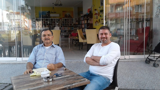 Comentarii opinii despre Efe Kitap Kafe Burhaniye